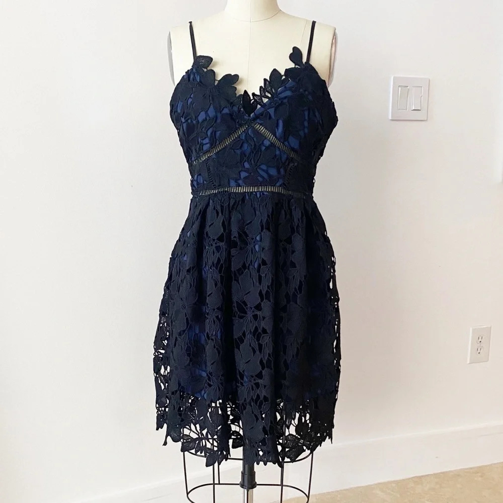 Romeo & Juliet Couture Lace Navy and Black Dress L Like New
